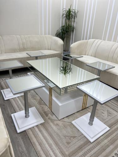 طقم طاولات ضيافة