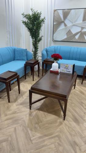 طقم طاولات قشرة الجوز الفاخر