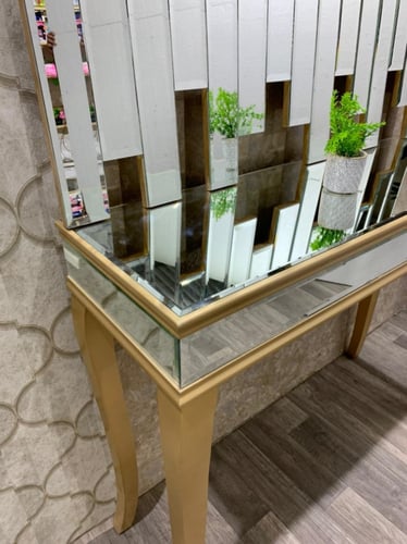 مدخل اسقبال مع مراية لون ذهبي