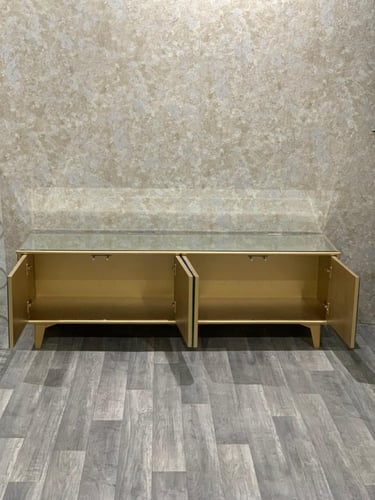 طاولة بلازما لون ذهبي