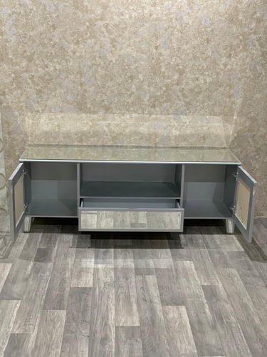 طاولة بلازما لون فضي