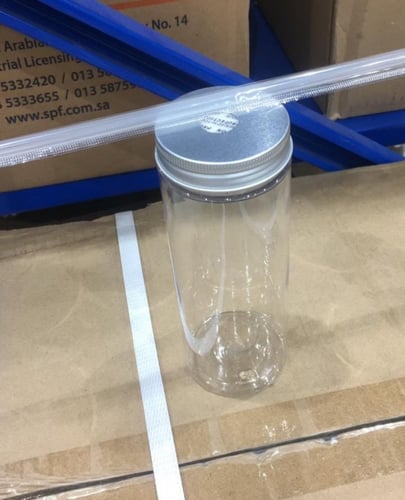 علب بلاستيك غطاء فضي 350 مل +فتحه للمزاز (100حبه)