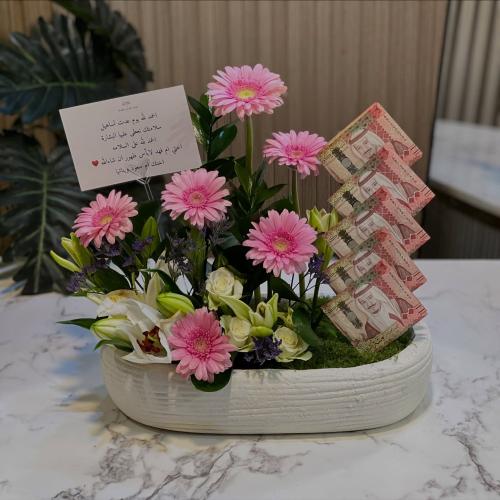 تنسيق مبلغ مالي على قاعدة سيراميك