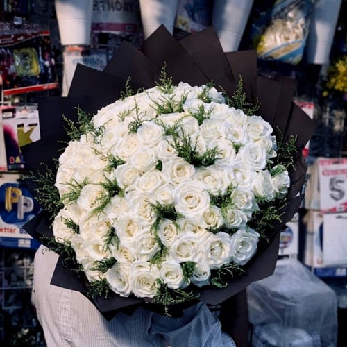 باقة وايتس - 100 وردة جوري ابيض