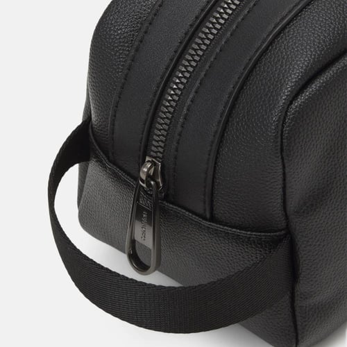 شنطة يد من كالفين كلاين