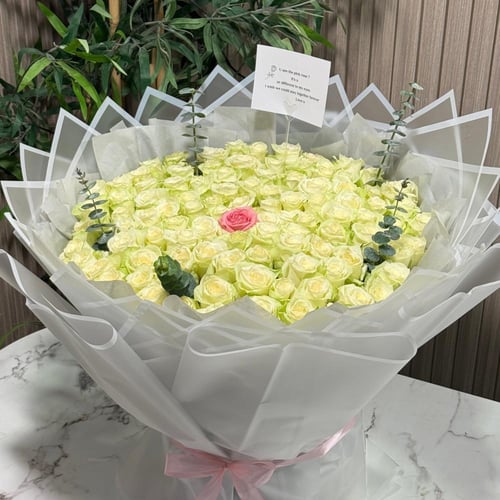 باقة النقاء – 100 وردة