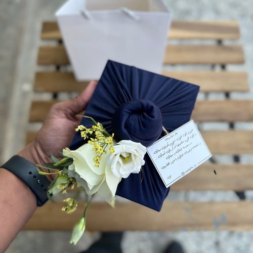 تغليف هدية صغيرة بالقماش