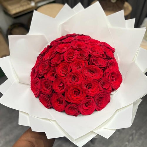 باقة 50 وردة جوري فاخرة