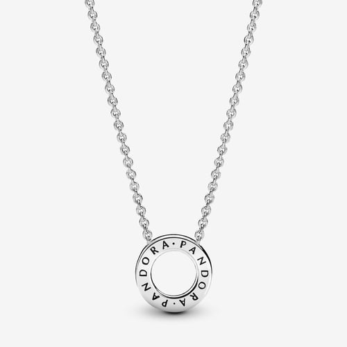 عقد مزين بدائرة مرصعة بالأحجار وتحمل شعار Pandora