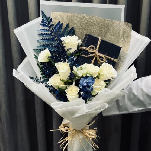 تنسيق الهدية بباقة ورد