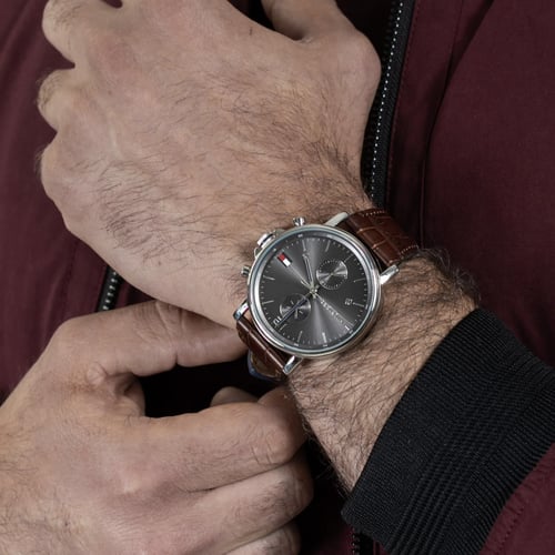 ساعة تومي هيلفيغر