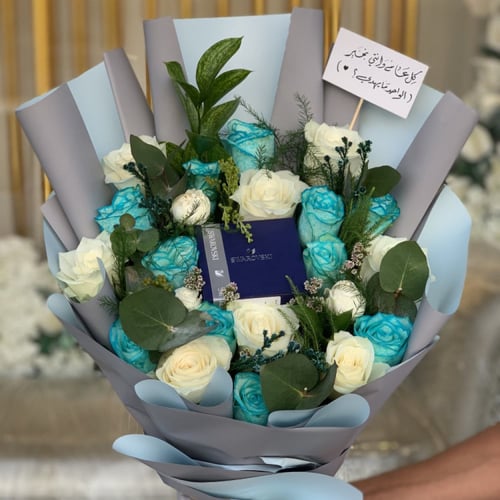 تنسيق الهدية داخل باقة