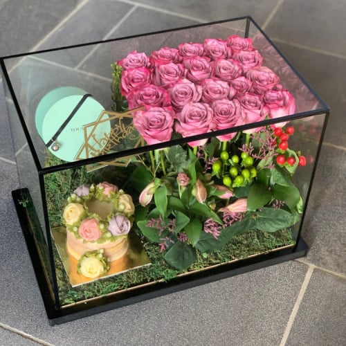 بوكس زجاجي مع الورد