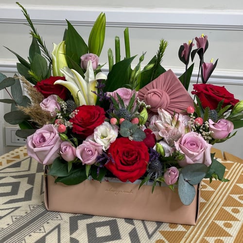 تنسيق الهدية بالورد