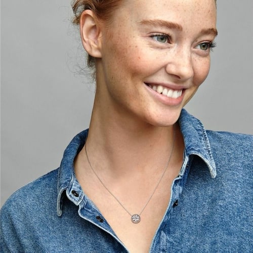 عقد براق يصور شجرة العائلة