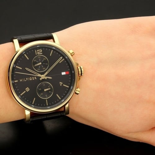 ساعة تومي هيلفيغر