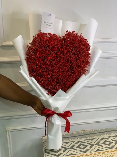 باقة جبسو قلب احمر