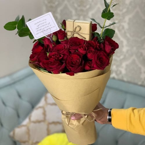 تنسيق الهدية بباقة ورد