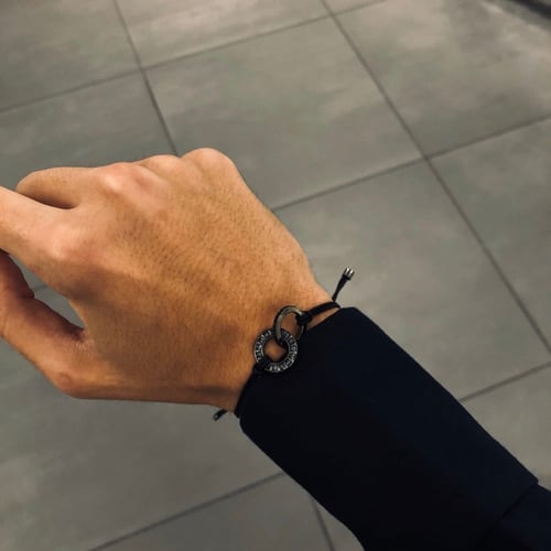 سوار جلد اسود بحلقات متداخل من سواروفسكي