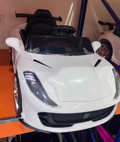 سياره أطفال