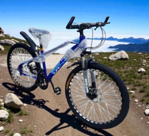 دراجة رياضية زرقاء بكفرات مقاس 26