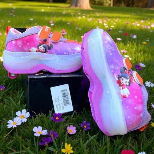 سكيت شوز بناتي يجمع بين اللعب والأناقة