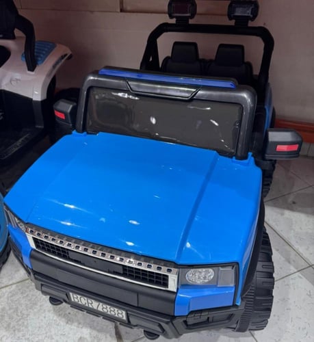 سيارة جيب كهربائي أزرق