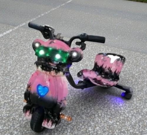 سكوتر مانكي درفت صغير 36 فولت بطبعة وردية وسوداء ب...