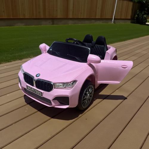 سيارة أطفال كهربائية بتصميم BMW
