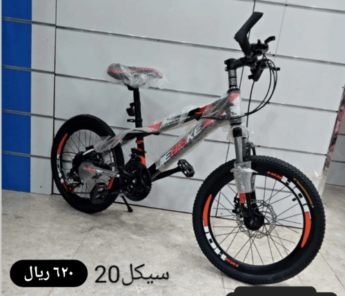 دراجة رياضية سوداء بطبعة برتقالية مقاس 20
