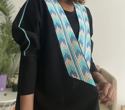 O36عباية كريب باكمام استرتش