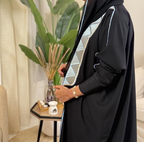 O85 عباية كريب باكمام استرتش