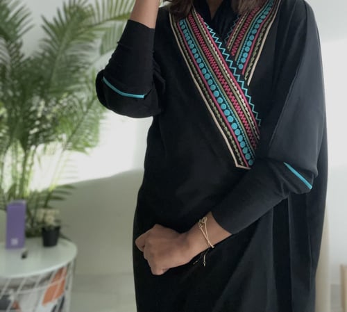 O49 عباية كريب اكمام استرتش