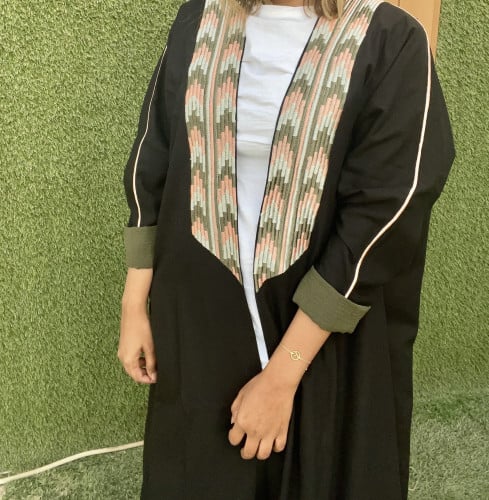 O43 عباية كريب بتنية كم زيتي