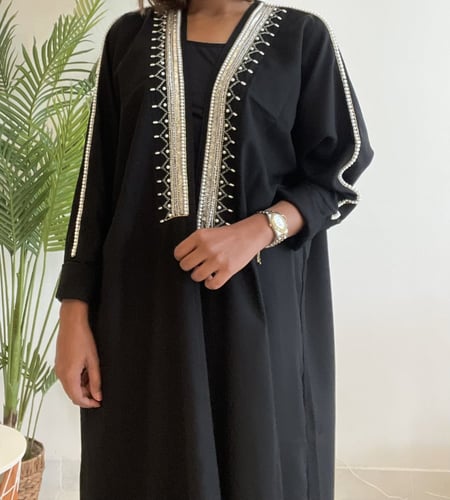 O7 عباية كريب خرز ولولو