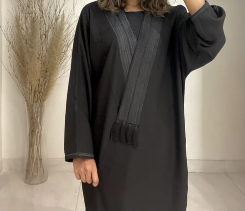 O59-عباية كريب تطريز اسود