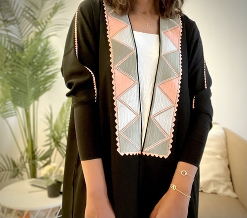 O16 عباية كريب باكمام استرتش