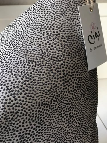 غطاء وسادة إيلين منقط أسود