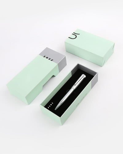 قلم رجالي بتصميم فاخر بلون فضي