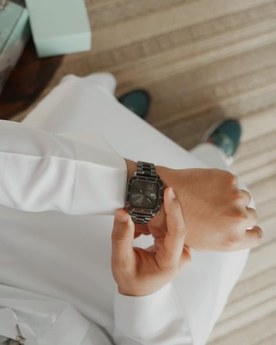 ساعة أصيل الرجاليه بلون أسود