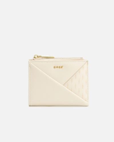 محفظة بتصميم لكل يوم باللون الأبيض