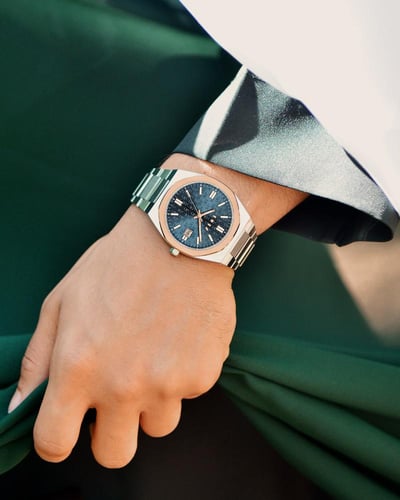 ساعة هتان الرجالية من الستيل بلون فضي