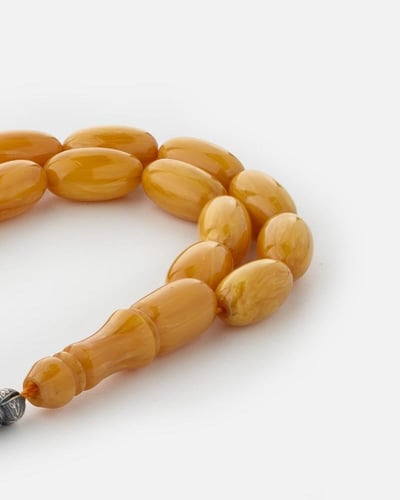 مسباح رجالي بلون أصفر وبأحجار الفاترون