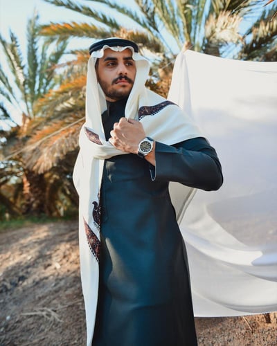 ساعة سراج الرجالية من الجلد بلون أسود