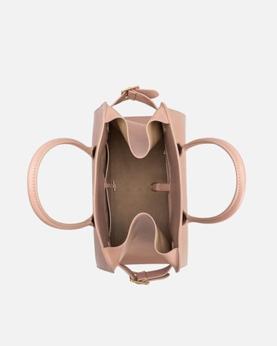 شنطة نسائية أنيقة باللون الوردي