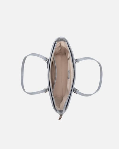 شنطة نسائية أنيقة بلون أزرق فاتح