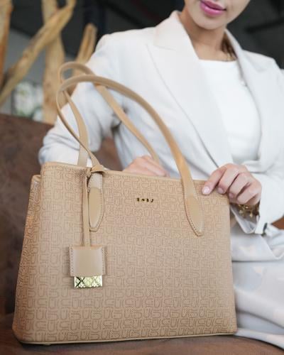 شنطة نسائية أنيقة بلون بني