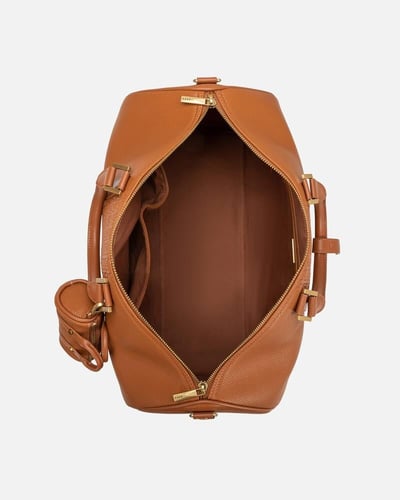 شنطة من الجلد الفاخر بلون بني