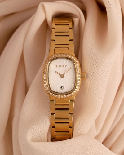 ساعة سدره النسائية باللون الذهبي