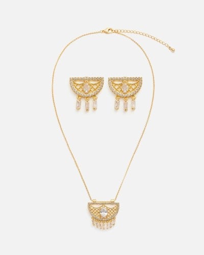 طقم نسائي مميز باللون الذهبي